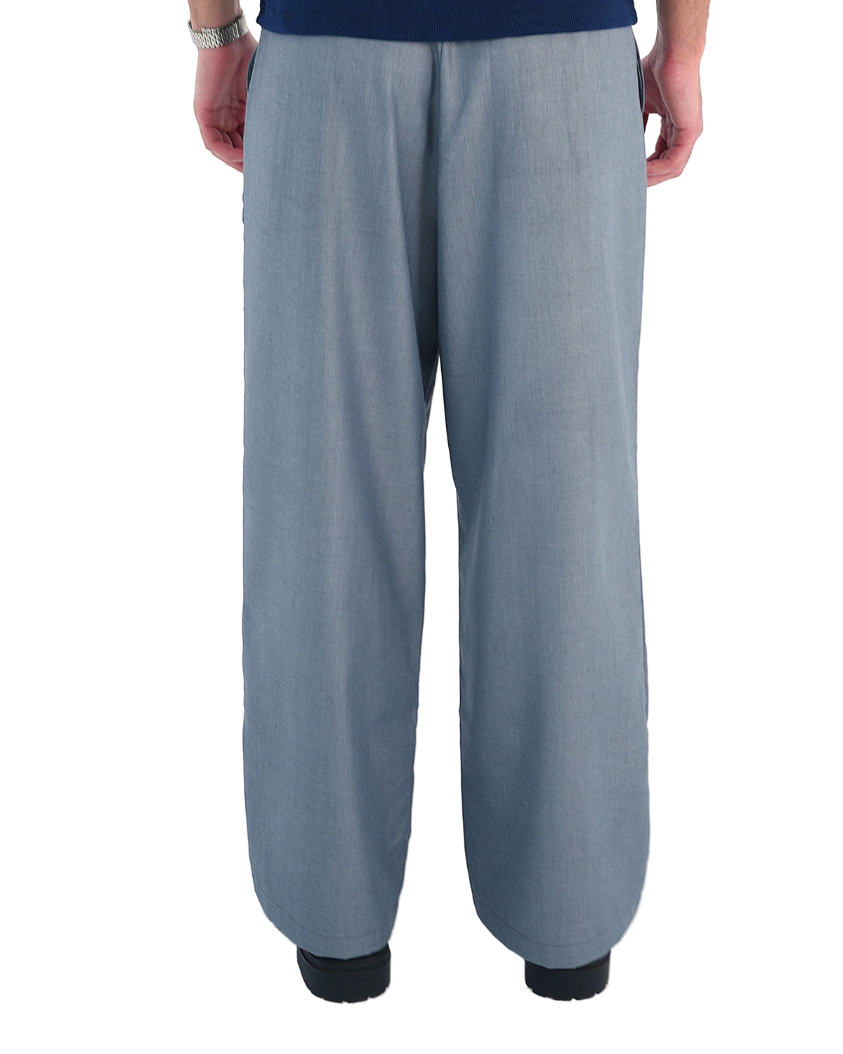 color:gray